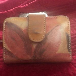 🌺 Patricia Nash wallet